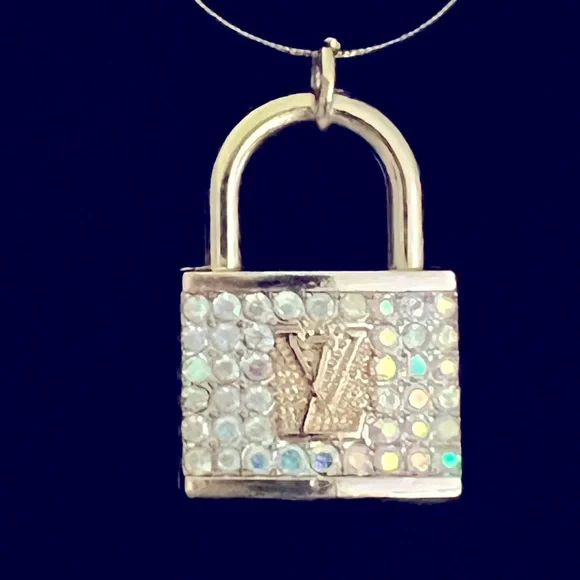 Elegant Gold Iridescent Crystal Padlock LV Charm with Necklace - Picture 3 of 5